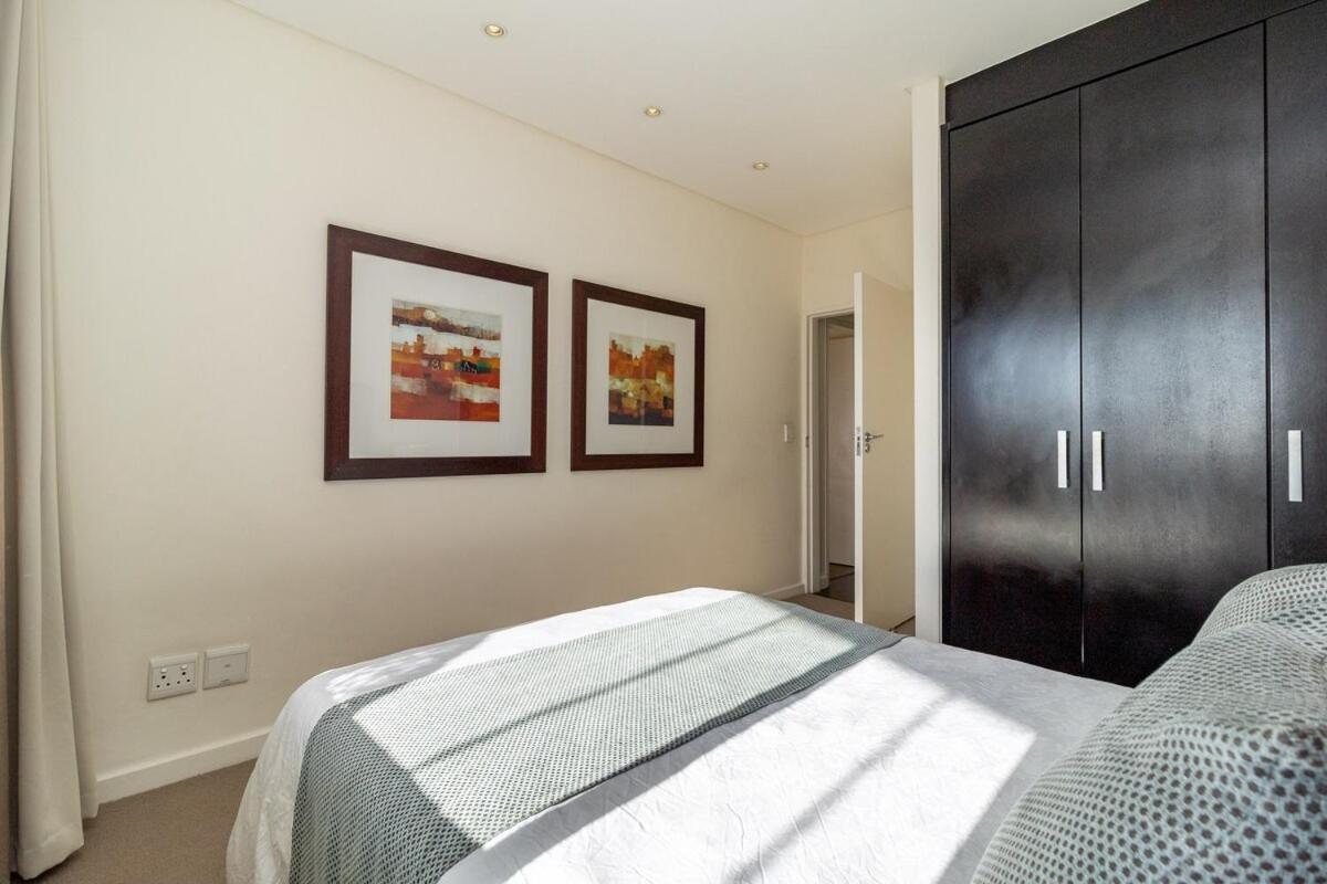 Skyline Serenity - Knightsbridge Apartment *