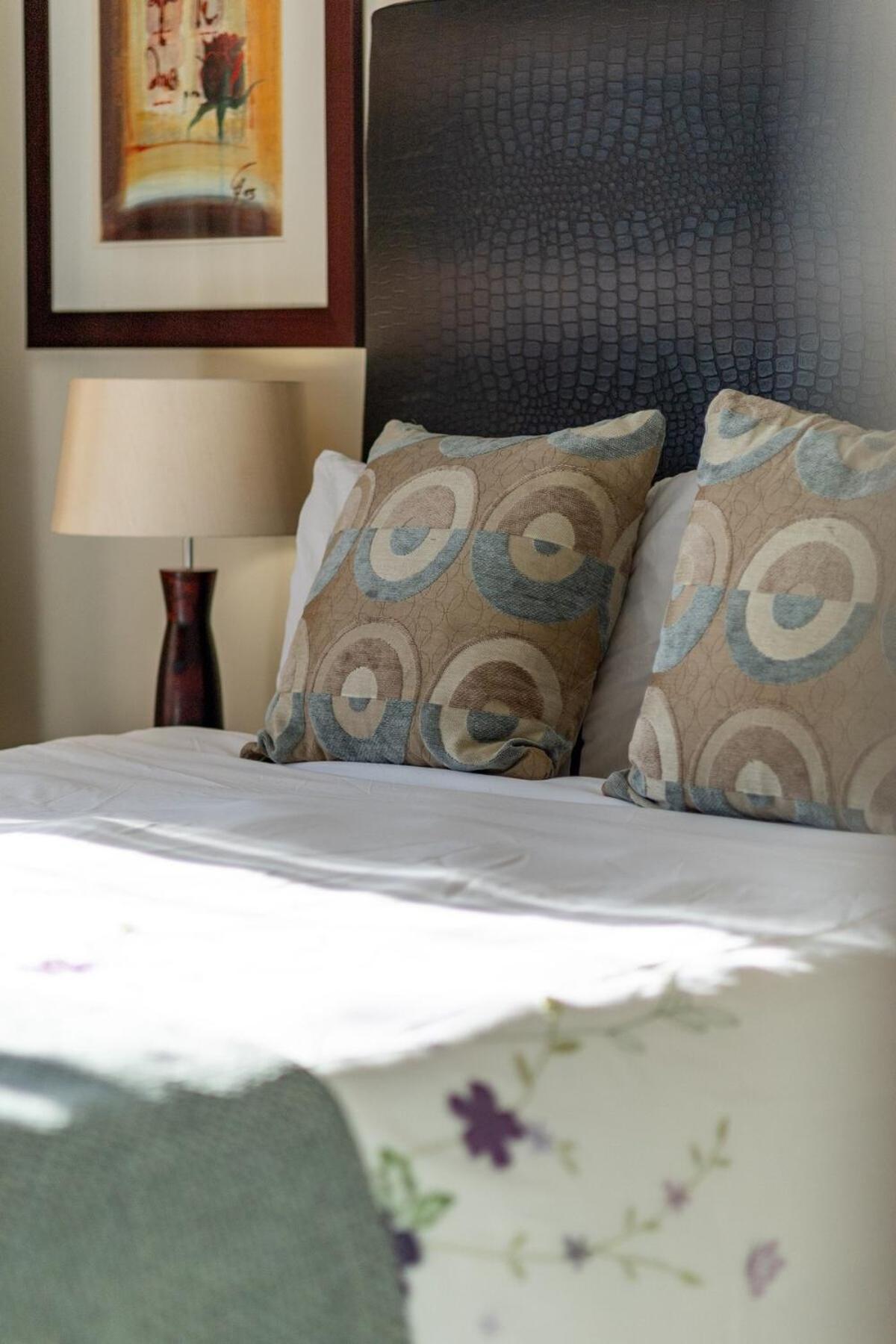 Skyline Serenity - Knightsbridge Apartment *